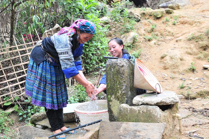 Hiện nhiều người dân ở khu vực vùng núi còn gặp khó khăn về nước sạch sinh hoạt