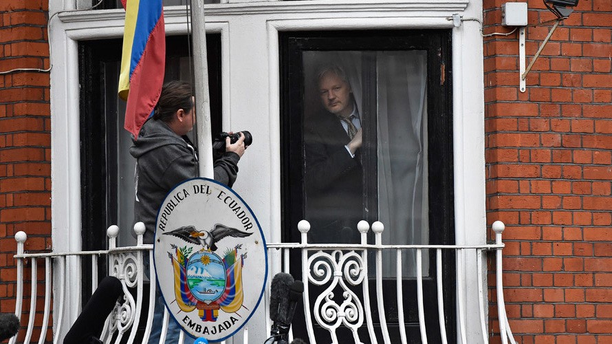 Ông Jullian Assange tại đại sứ quán Ecuador ở London