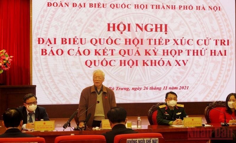 Tổng Bí thư Nguyễn Phú Trọng cùng các đại biểu Quốc hội đoàn thành phố Hà Nội tiếp xúc cử tri Ảnh: Nhân Dân