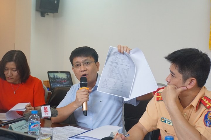 Ông Lê Đỗ Mười - Phó viện trưởng Viện Chiến lược và phát triển GTVT giới thiệu một khảo sát ý kiến 