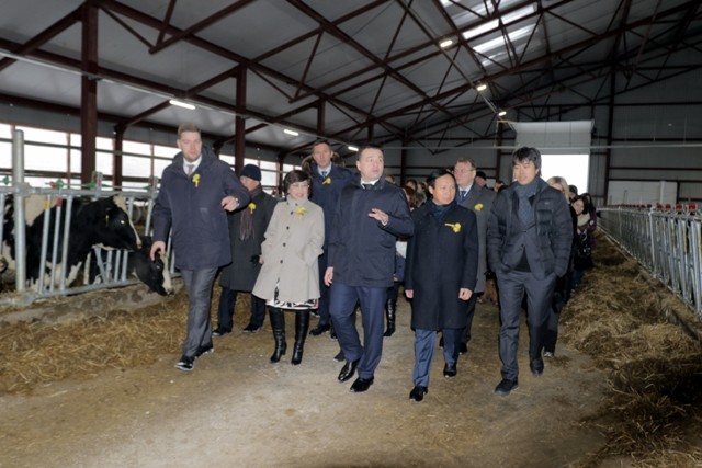 Các đại biểu tham quan trang trại và đều ngạc nhiên trước tốc độ “thần tốc” của Tập đoàn TH