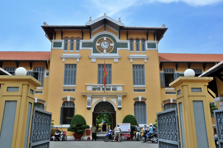 Trường THPT Nguyễn Thị Minh Khai, TPHCM cho 48 hoc sinh và 4 giáo viên được nghỉ do có học sinh tiếp xúc với ca bệnh 1347 (Ảnh internet)
