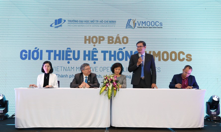 GS-TS Nguyễn Minh Hà, Hiệu trưởng Trường ĐH Mở TPHCM giới thiệu về hệ thống VMOOCs