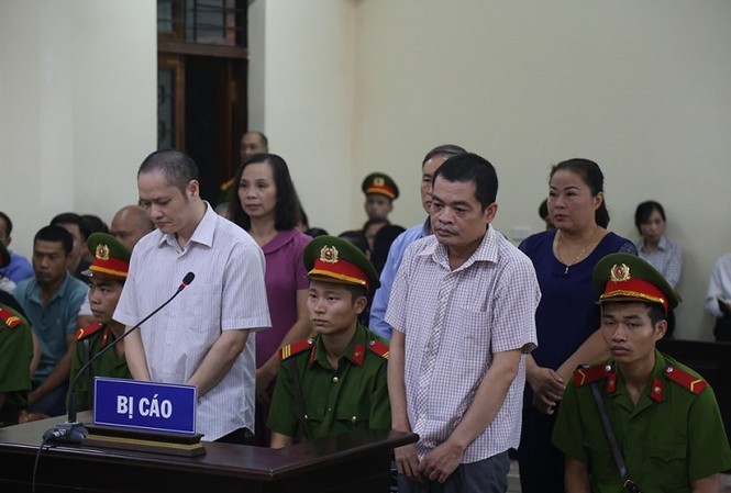 Nhóm bị cáo nâng điểm ở Hà Giang hầu tòa ngày 18/9.
