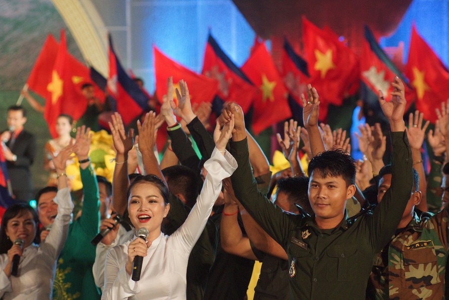 Sôi động dạ hội thanh niên Quân đội Việt Nam - Campuchia