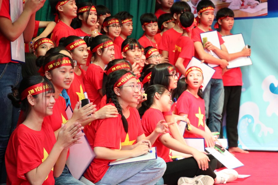 Các em học sinh ở huyện Gia Vĩnh, Ninh Bình tham gia cuộc thi