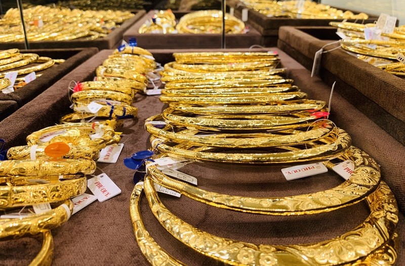 Giá vàng giảm gần nửa triệu đồng mỗi lượng