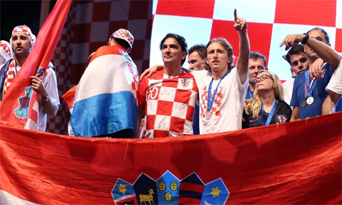 Dalic phản đối gay gắt việc các chính trị gia lợi dụng hình ảnh của đội tuyển sau kỳ tích vào chung kết World Cup. Ảnh: Reuters.