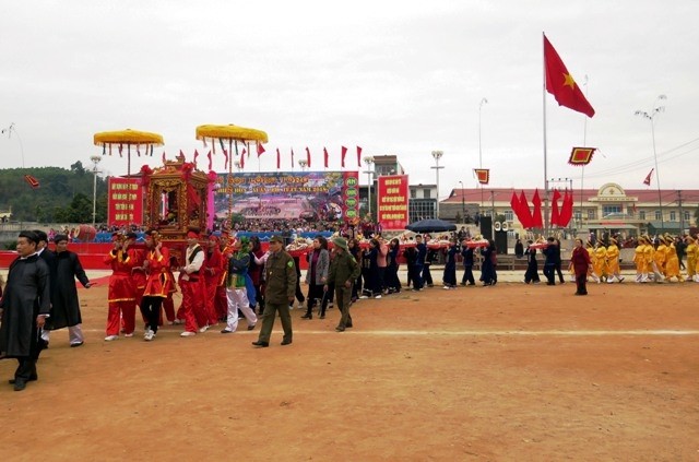 Lễ hội Lồng Tông, ngày hội xuống đồng ở Tuyên Quang.
