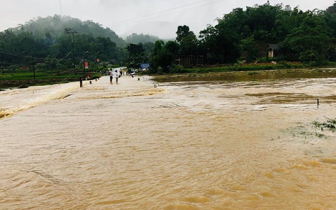 Mưa lớn khiến nhiều khu vực ở Yên Bái ngập sâu trong nước.