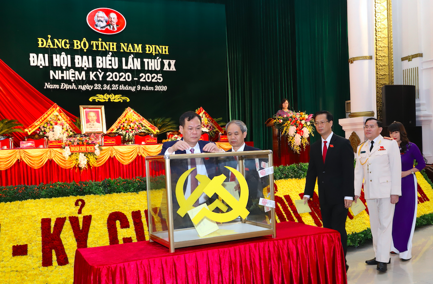 Bna Chấp hành Đảng bộ tỉnh Nam Định khoá XX bầu Ban Thường vụ và các chức danh Bí thư, Phó Bí thư Tỉnh uỷ - Ảnh: Hoàng Long
