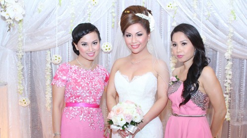 3 chị em trong đám cưới của Minh Tuyết.