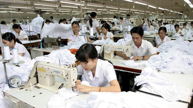 Ngành dệt may Việt Nam đang phải nhập từ 50-60% vật tư, nguyên phụ liệu từ Trung Quốc. Ảnh: Như ý