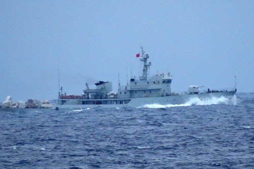 Tàu quét mìn tham gia hộ tống giàn khoan trái phép Hải Dương-981. Ảnh: Thanhnien