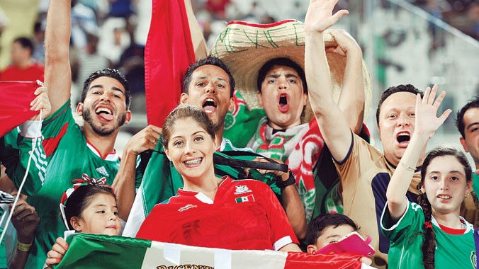 CĐV Mexico sẽ có dịp ăn mừng chiến thắng ở trận cầu quyết định đêm nay?. ảnh: Getty Images.