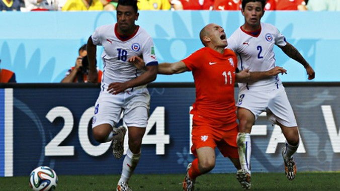 Robben là “Vua ăn vạ” ở World Cup 2014