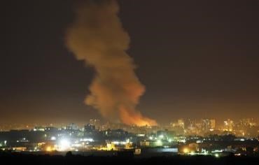 Israel tiếp tục không kích Dải Gaza