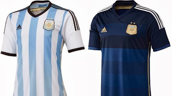 Tuyển Argentina sẽ mặc mẫu áo đấu thứ 2 (phải) trong trận chung kết World Cup 2014