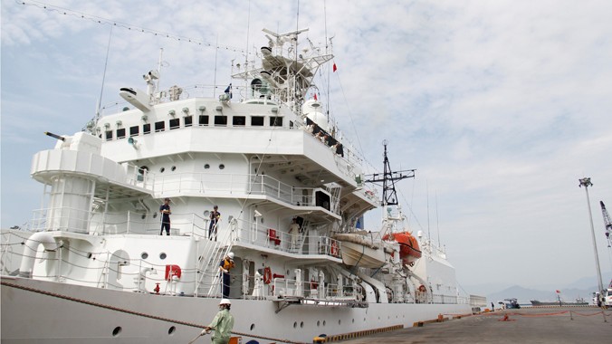 Tàu Yashima có chiều dài 130m, chiều rộng 15,5 m, lượng dãn nước trên 500 tấn.