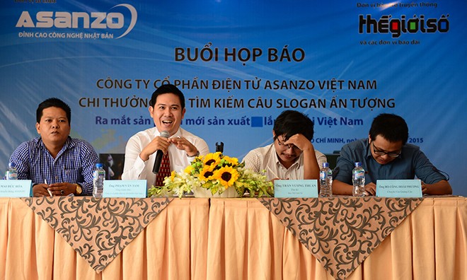 Ông Phạm Văn Tam, Tổng giám đốc Asanzo công bố thể lệ cuộc thi sáng tạo slogan.