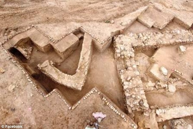 Bức tường cổ đại cao 10m và các cánh cổng chưa từng được phát hiện tại khu vực Tall el-Hammam ở Jordan. Các nhà khoa học cho rằng đây là thành phố Sodom được miêu tả trong Kinh Thánh và đã bị Chúa hủy diệt. Ảnh: Facebook.