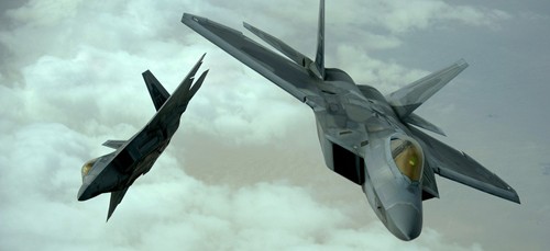 "Chim ăn thịt" F-22 Raptor bay huấn luyện hồi tháng 6/2009. Ảnh: Defenseone.