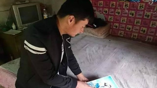 Vợ bỏ đi 3 năm, anh chàng Liu không thể cưới vợ khác vì không đủ tiền. Ảnh: NetEase.