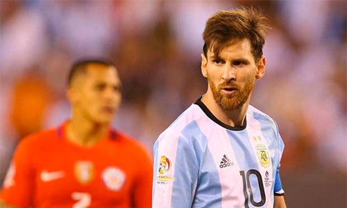 Messi muốn chung tay góp sức để giúp bóng đá Argentina tiến bộ bằng cách rút quyết định kết thúc sự nghiệp quốc tế để trở lại với ĐTQG. Ảnh: Reuters.