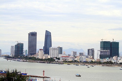 Toà nhà Trung tâm hành chính Đà Nẵng đặt ở trung tâm thành phố, nơi đang có tốc độ phát triển đô thị nhanh. Ảnh: Nguyễn Đông/VnExpress
