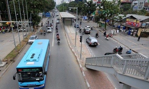 Ôtô đi vào làn xe buýt nhanh BRT bị phạt 800.000 đồng