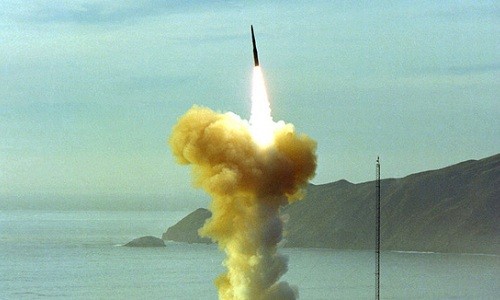 Tên lửa đạn đạo ICBM Minuteman III của Mỹ khai hỏa. Ảnh: AP.