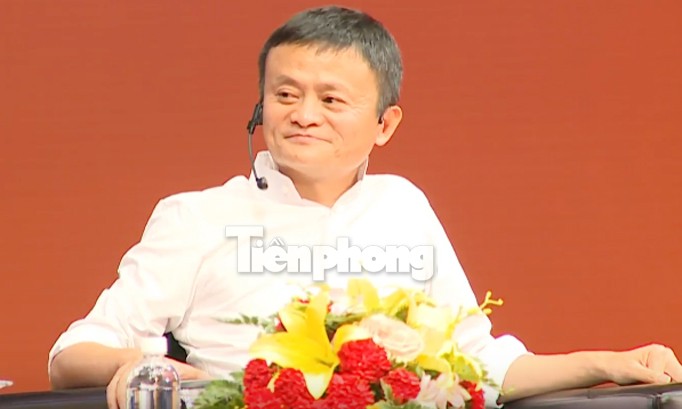 Tỷ phú Jack Ma trò chuyện với hơn 3.000 sinh viên tại Hà Nội. Ảnh: Phan Thiên