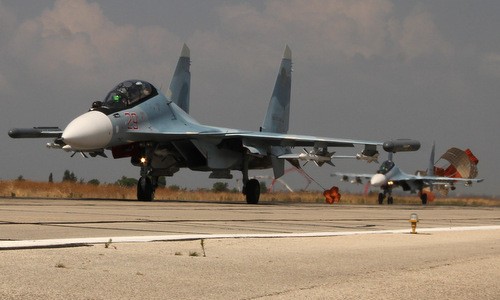 Tiêm kích Su-30SM Nga hạ cánh tại căn cứ Hmeymim. Ảnh: Sputnik.