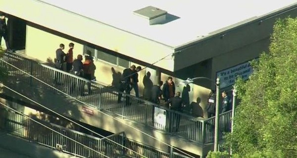 Vụ nổ súng diễn ra ở trường Salvador Castro. Ảnh: CBS.
