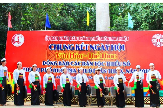 Đội chiêng nữ của đồng bào Mường xã Hòa Thắng.