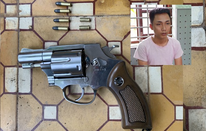Đinh Xuân Hữu cùng khẩu súng và đạn mang đi đòi nợ.