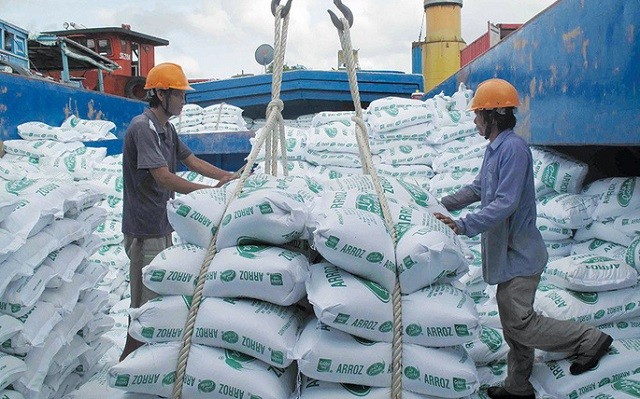 Theo Thứ trưởng Bộ Công Thương Trần Quốc Khánh, rủi ro thiếu gạo hoàn toàn có thể xảy ra nếu không kiểm soát được tốc độ xuất khẩu gạo.