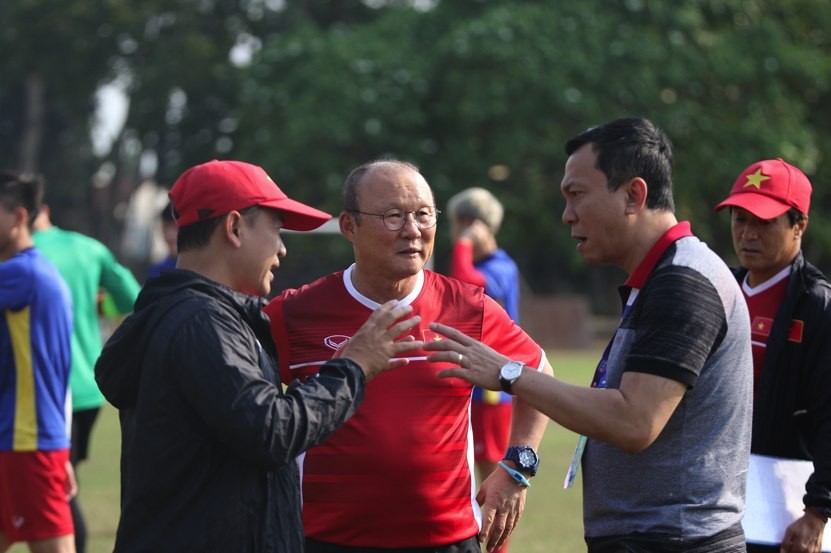 HLV Park Hang Seo lo lắng trước khả năng chơi phòng ngự của Nepal.