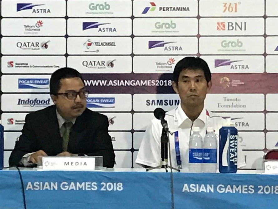HLV Kojime Moriyasu (trái) cho biết Nhật Bản vẫn cần khắc phục lỗi để chơi tốt hơn.