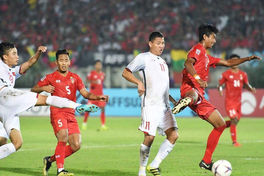 Các cầu thủ lỡ quá nhiều cơ hội đã khiến tuyển Việt Nam phải chia điểm với Myanmar. Ảnh: Bạch Dương