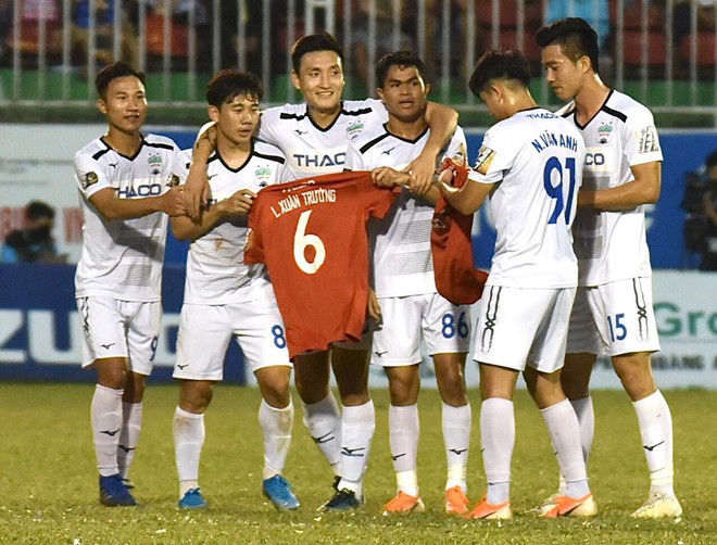 HAGL thắng đậm Khánh Hoà 4-1 trong ngày chia tay V-League.