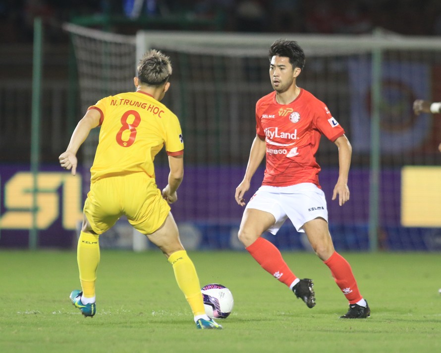 Lee Nguyễn có màn ra mắt chưa ấn tượng trong màu áo Tp Hồ Chí Minh. (ảnh Viên Viên)