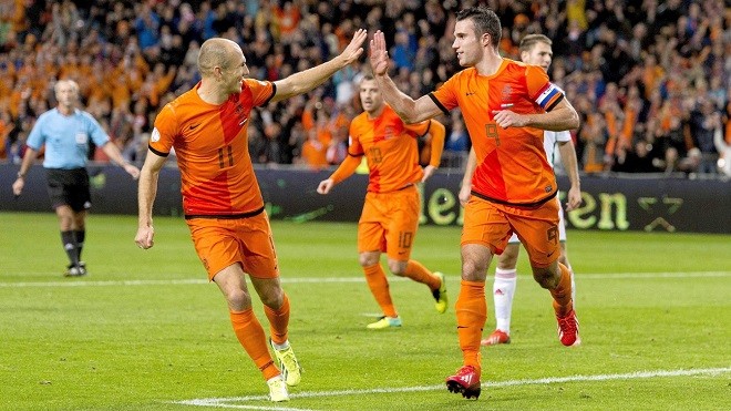 Hà Lan đăng quang với 'song sát' Robben-Van Persie?