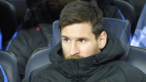 Messi ngồi dự bị hai trận liền: 'Mệt quá đôi chân này'