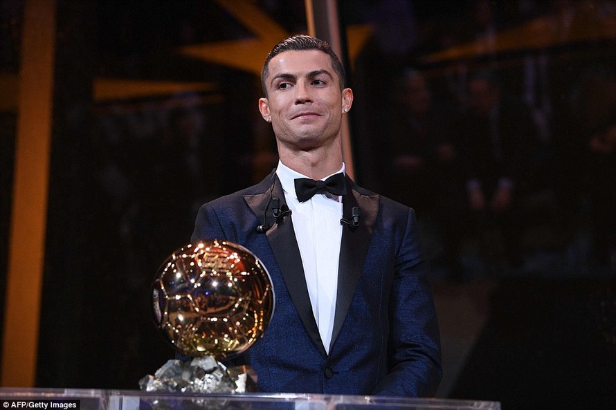 Ronaldo lần thứ năm đoạt Quả bóng Vàng