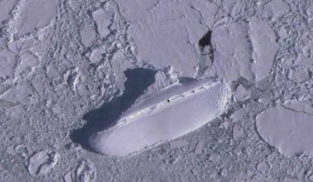 Đồn đoán kỳ lạ về 'con tàu băng' bí ẩn ở ngoài khơi Nam Cực