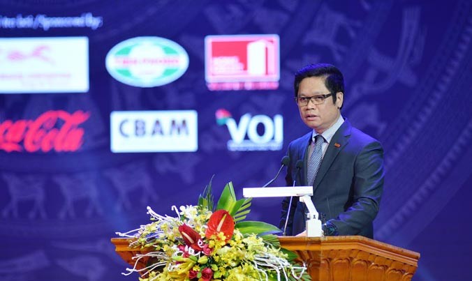 Chủ tịch VCCI Vũ Tiến Lộc cho rằng, đã qua rồi, thời doanh nhân “ngay kinh doanh, tối đi quan hệ”.