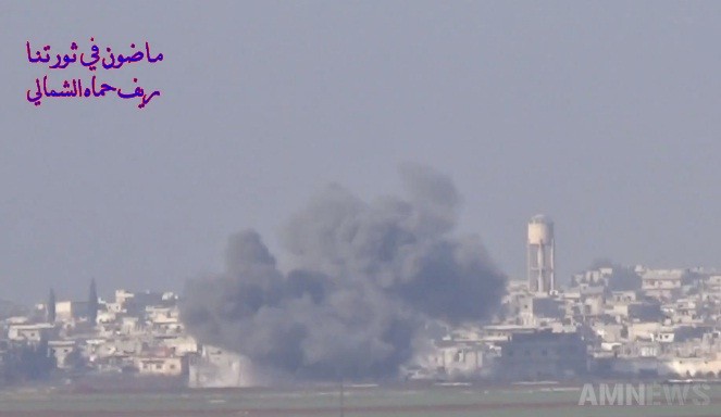 Không lực Nga ném bom phiến quân ở Kafr Zayta, thành phố phía bắc tỉnh Hama. Ảnh cắt từ video