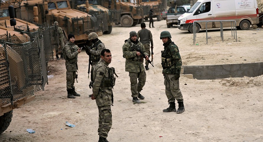 Quân đội Thổ Nhĩ Kỳ chống người Kurd ở gần biên giới với phía bắc Syria. Ảnh: Reuters