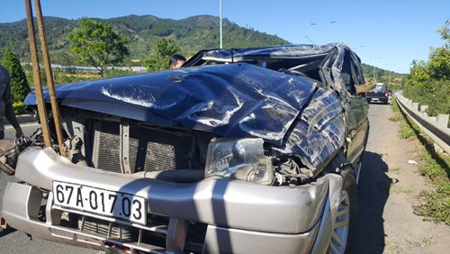 Chiếc xe hư hỏng nặng sau khi bị tai nạn.